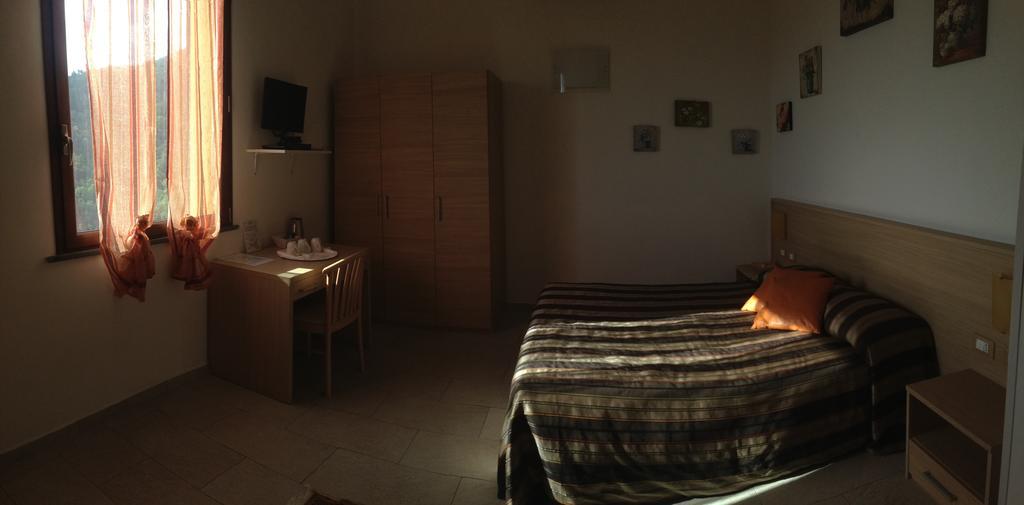 Arianna Hill House Bed & Breakfast ลาสเปเซีย ภายนอก รูปภาพ