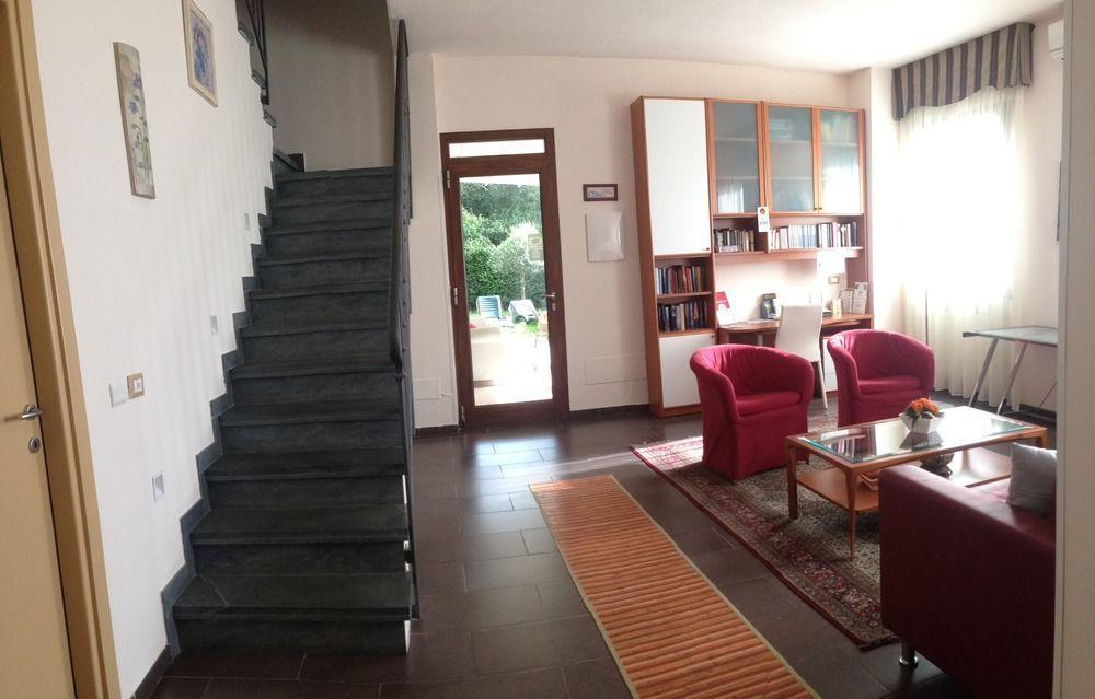 Arianna Hill House Bed & Breakfast ลาสเปเซีย ภายนอก รูปภาพ